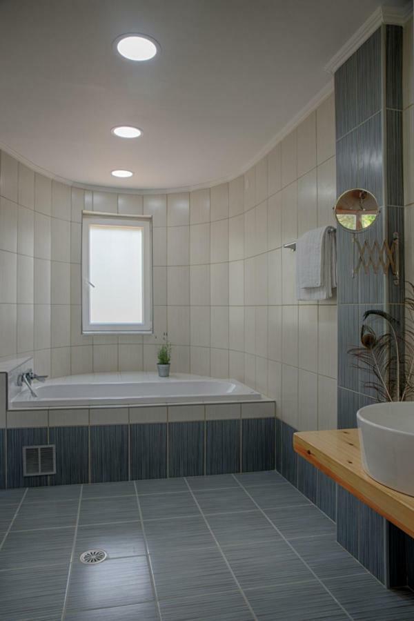 Modern Eco Friendly Villa Close To Town Pelekas Exteriér fotografie